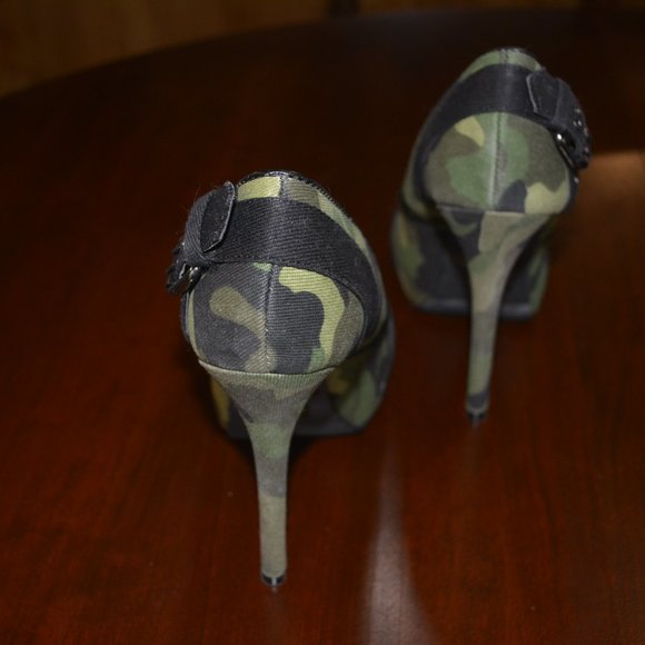 Ellie Women's Camoflage/Black Heel Size 7 - Picture 5 of 7